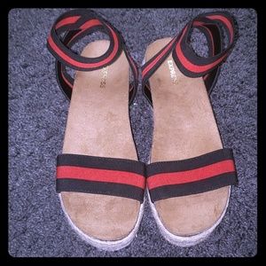 Express platform sandals( black and red)